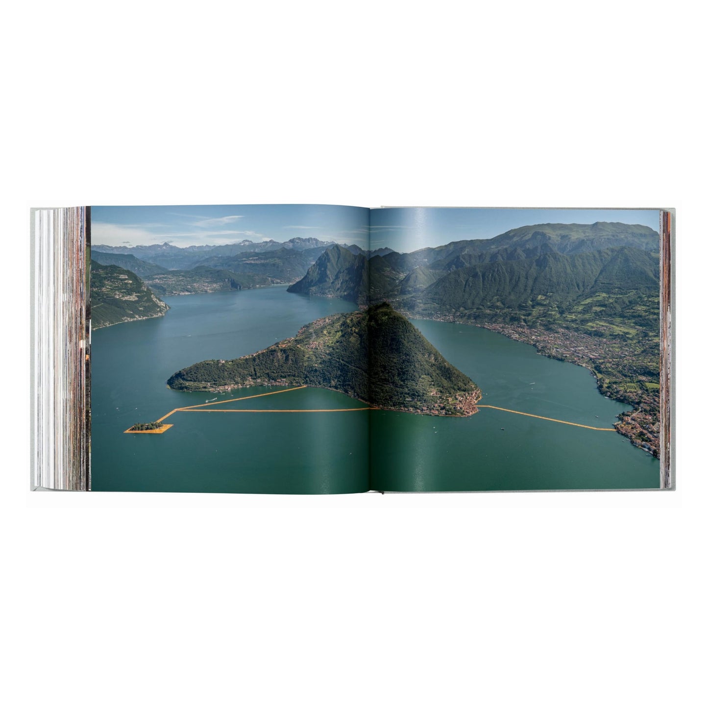 Christo and Jeanne-Claude. The Floating Piers (English, Italian) (AP)
