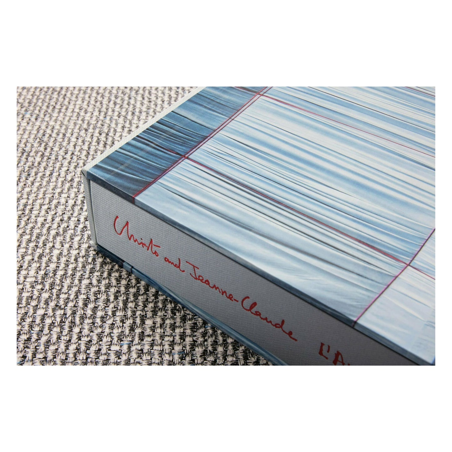 Christo and Jeanne-Claude. L'Arc de Triomphe, Wrapped, by Day. Art Edition No. 1-250 (German, French, English) (AP)