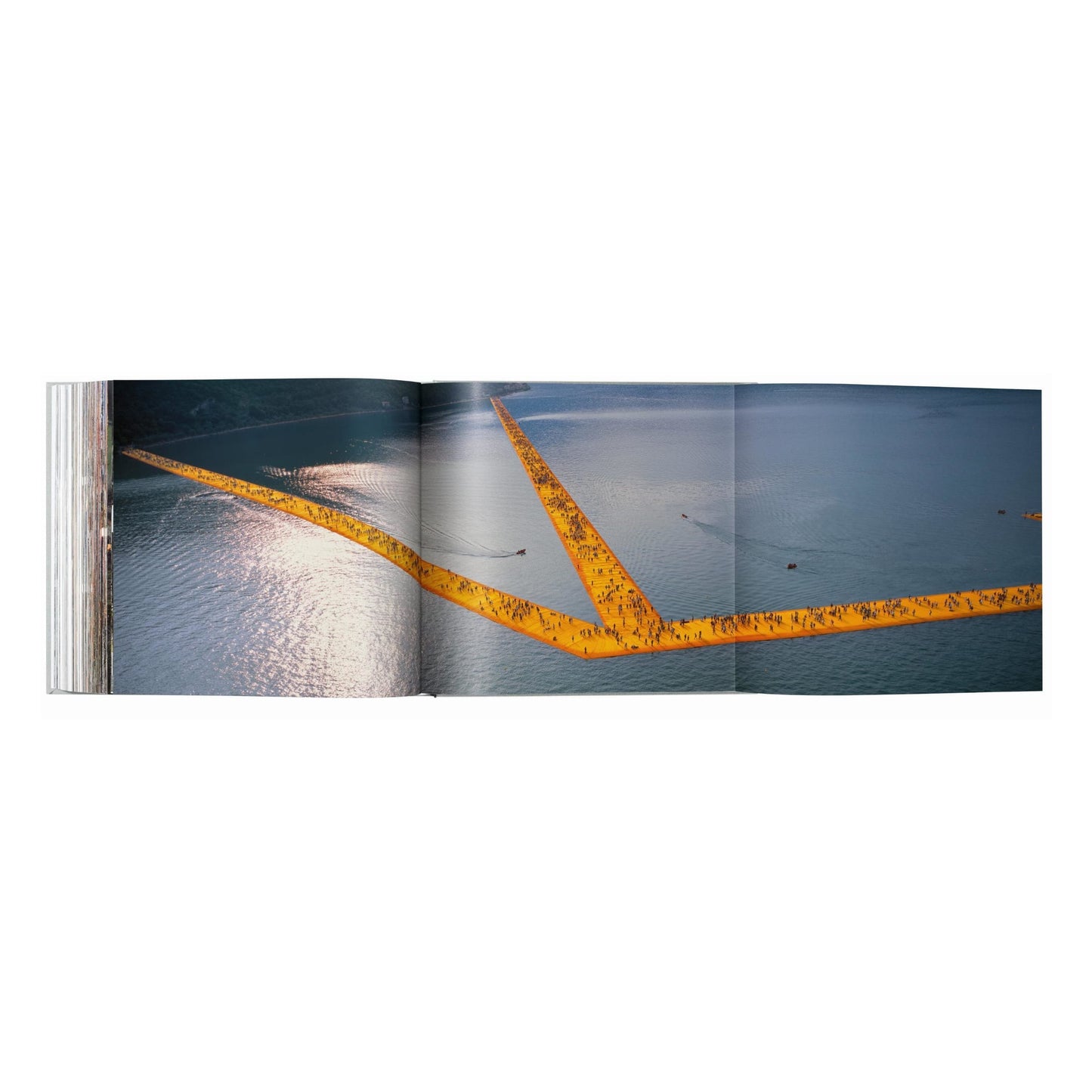 Christo and Jeanne-Claude. The Floating Piers (English, Italian) (SA)