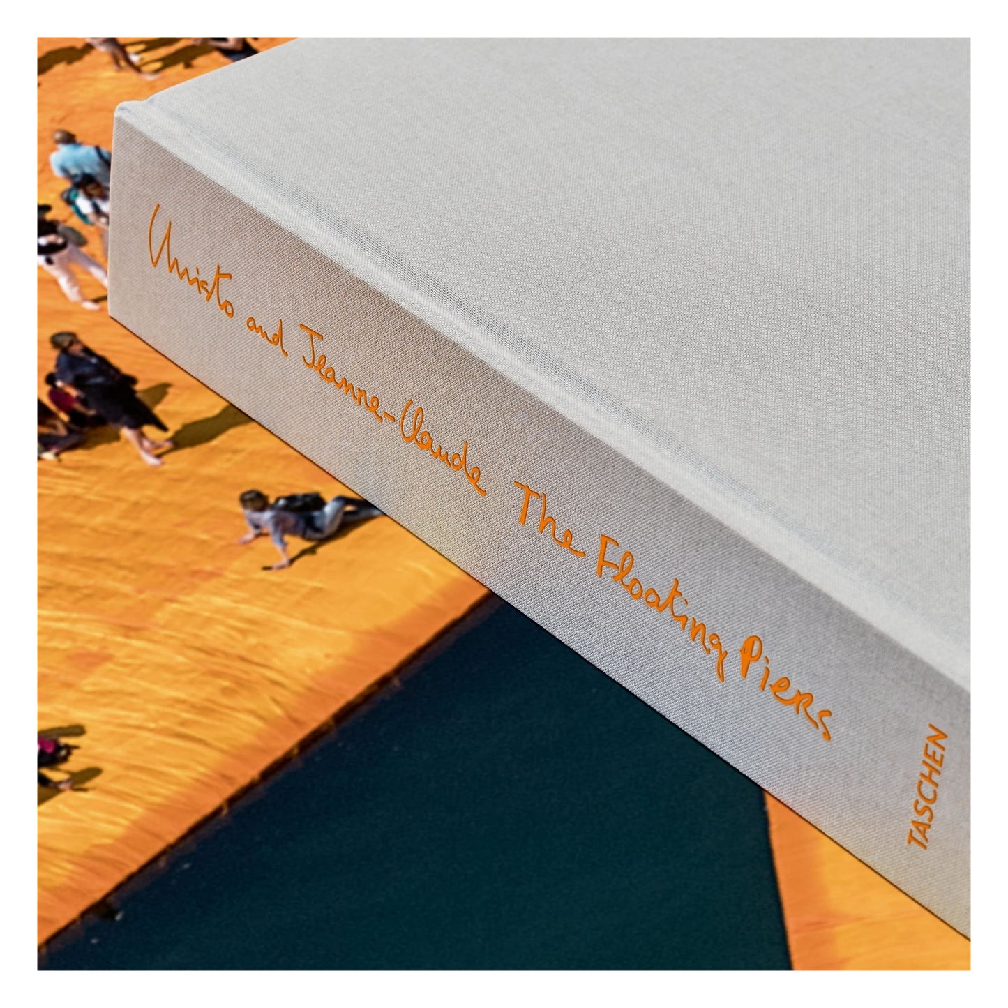 Christo and Jeanne-Claude. The Floating Piers (English, Italian) (AP)