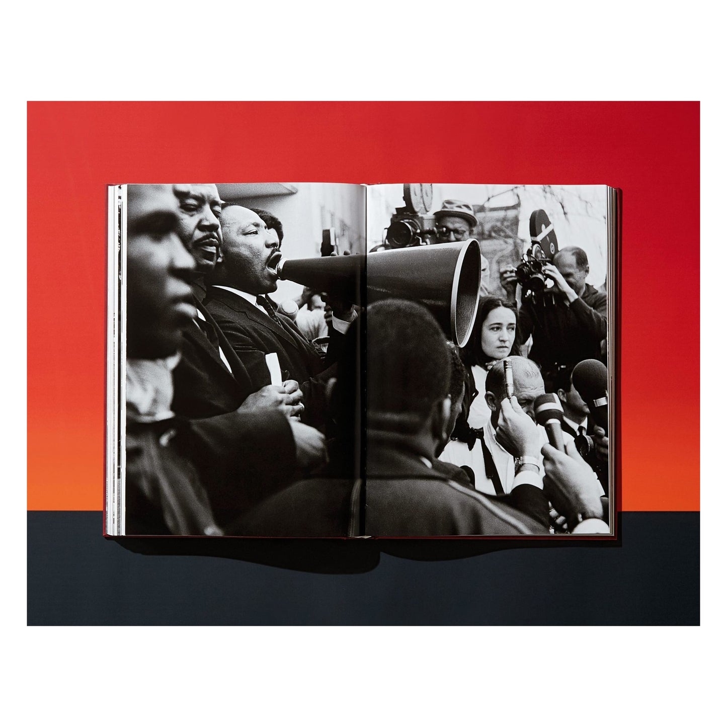 James Baldwin. The Fire Next Time. Photographs by Steve Schapiro (English) (SA)