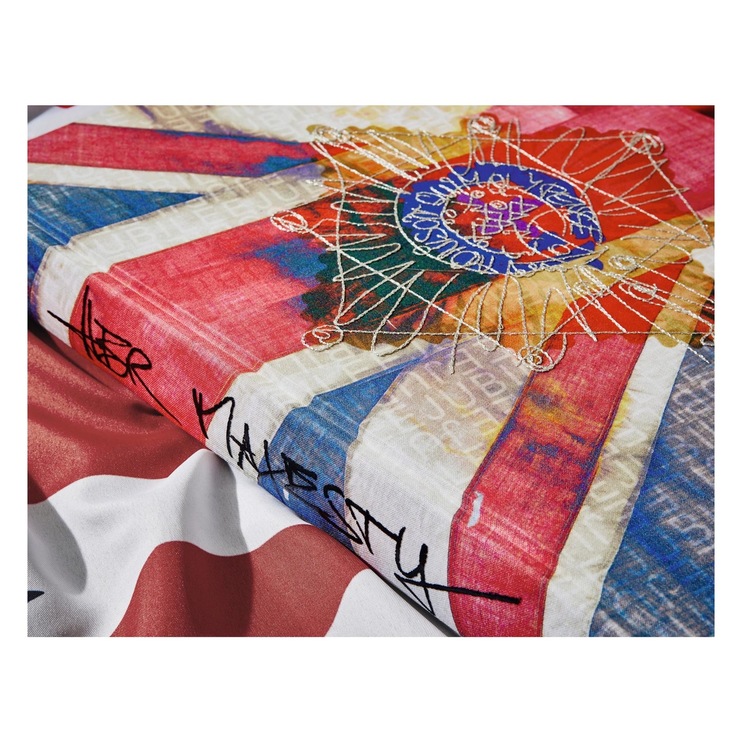 Her Majesty. Vivienne Westwood Edition No. 501–1,000. Harry Benson ‘Royal Departure’ (German, French, English)