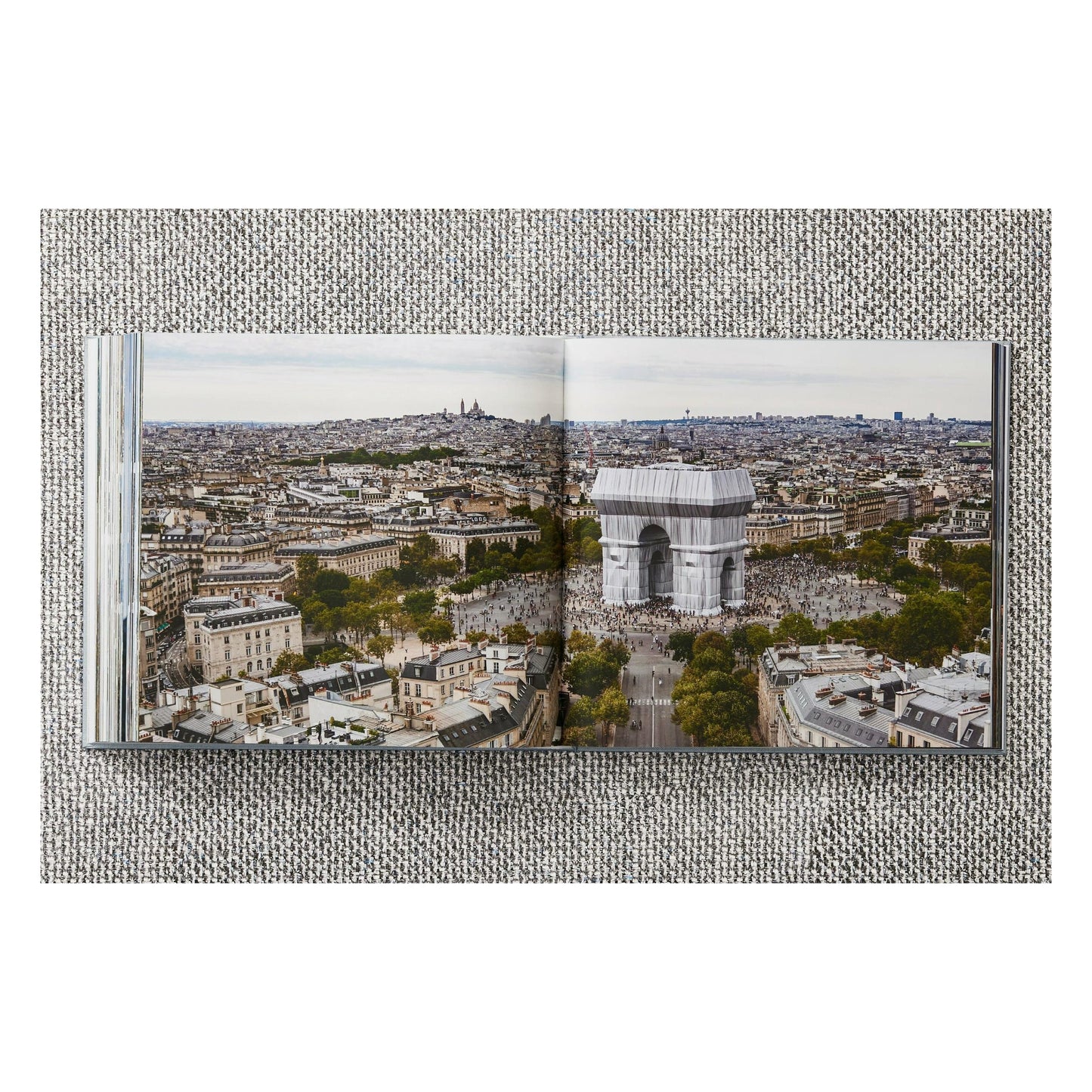 Christo and Jeanne-Claude. L'Arc de Triomphe, Wrapped, by Day. Art Edition No. 1-250 (German, French, English)
