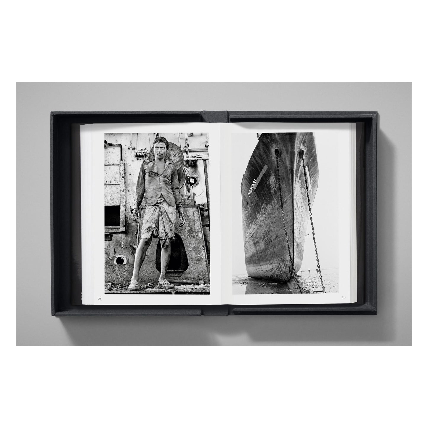 Sebastião Salgado. Workers. Art Edition No. 1–100 ‘Fishermen, Trapani, Italy, 1991’ (English) (SA)