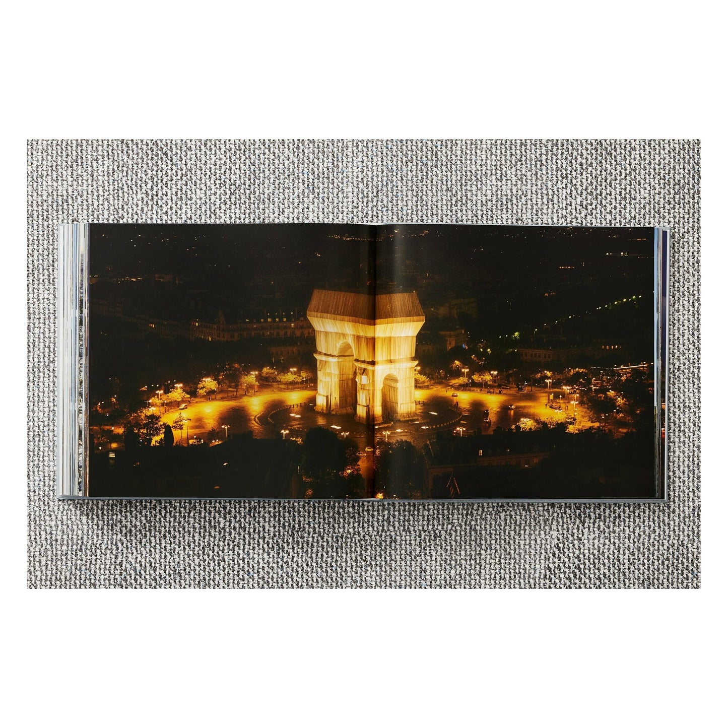 Christo and Jeanne-Claude. L'Arc de Triomphe, Wrapped, by Day. Art Edition No. 1-250 (German, French, English)