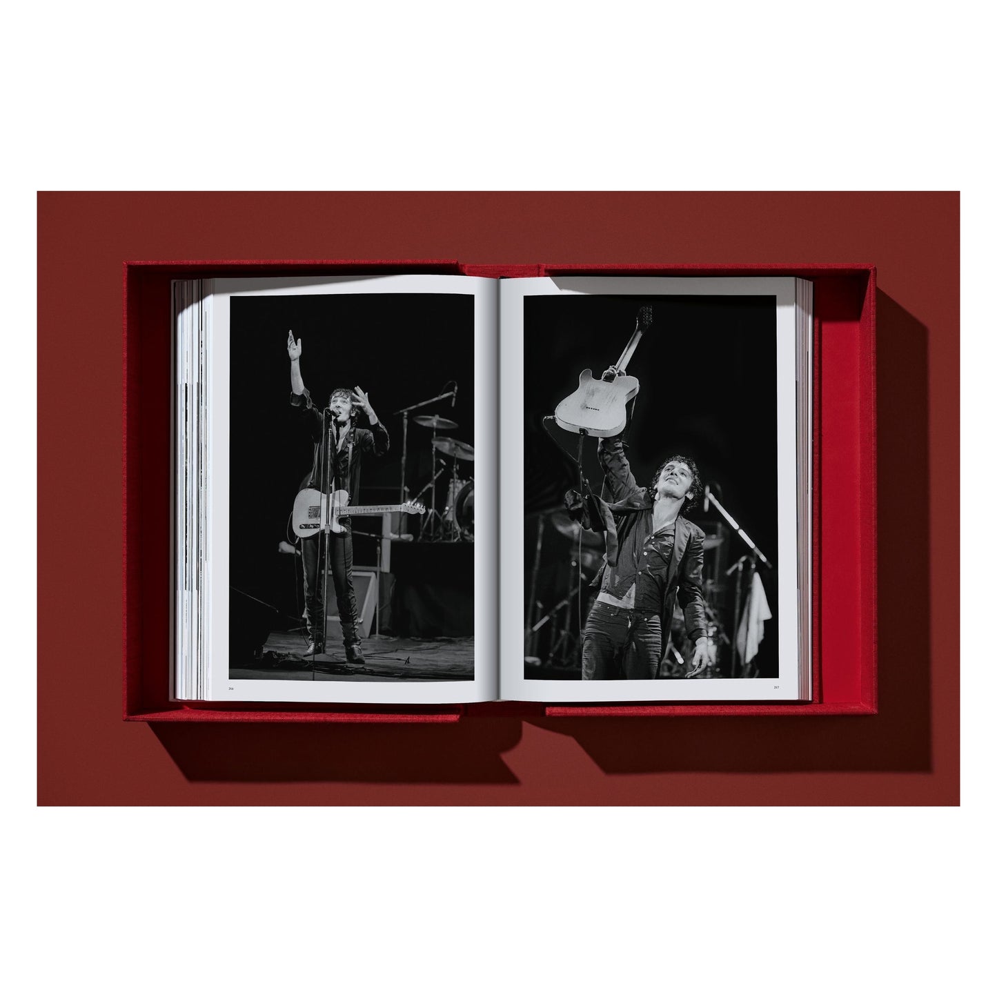 Lynn Goldsmith. Bruce Springsteen & The E Street Band. Art Edition No. 1–100 ‘Bruce, Studio Portrait, 1978’ (German, French, English) (SA)