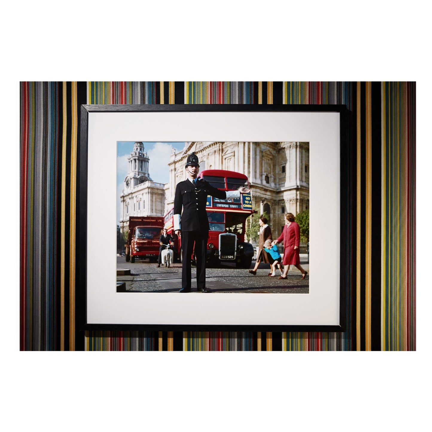 London. Portrait of a City, Paul Smith Edition No. 501–1,000 ‘Traffic Policeman’ (German, French, English)