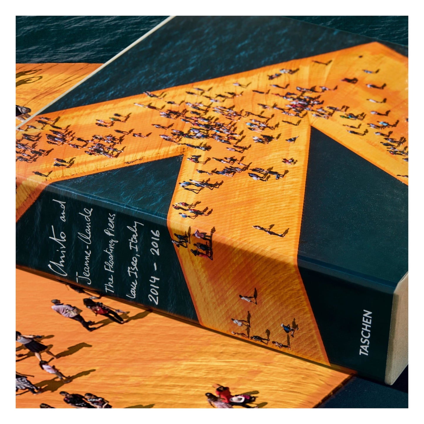 Christo and Jeanne-Claude. The Floating Piers (English, Italian) (AP)