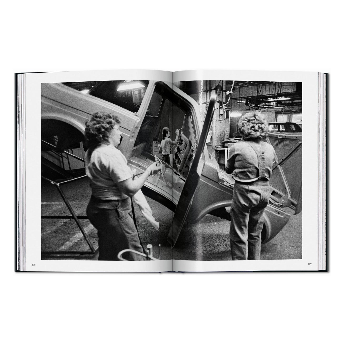 Sebastião Salgado. Trabajadores. Una arqueología de la era industrial (Spanish)