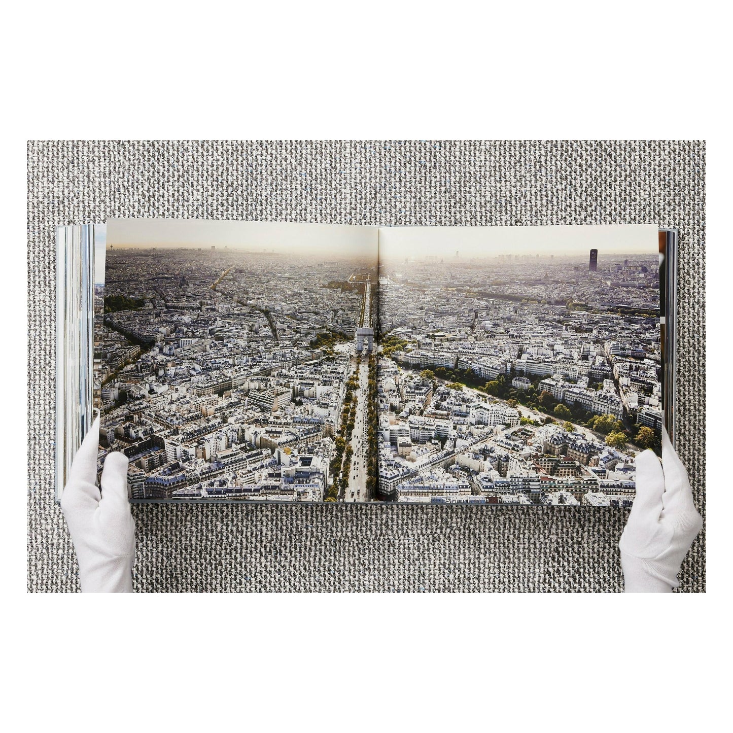 Christo and Jeanne-Claude. L'Arc de Triomphe, Wrapped, by Day. Art Edition No. 1-250 (German, French, English) (AP)