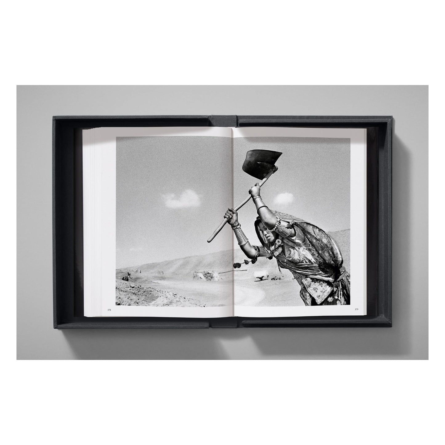 Sebastião Salgado. Workers. Art Edition No. 1–100 ‘Fishermen, Trapani, Italy, 1991’ (English) (AP)