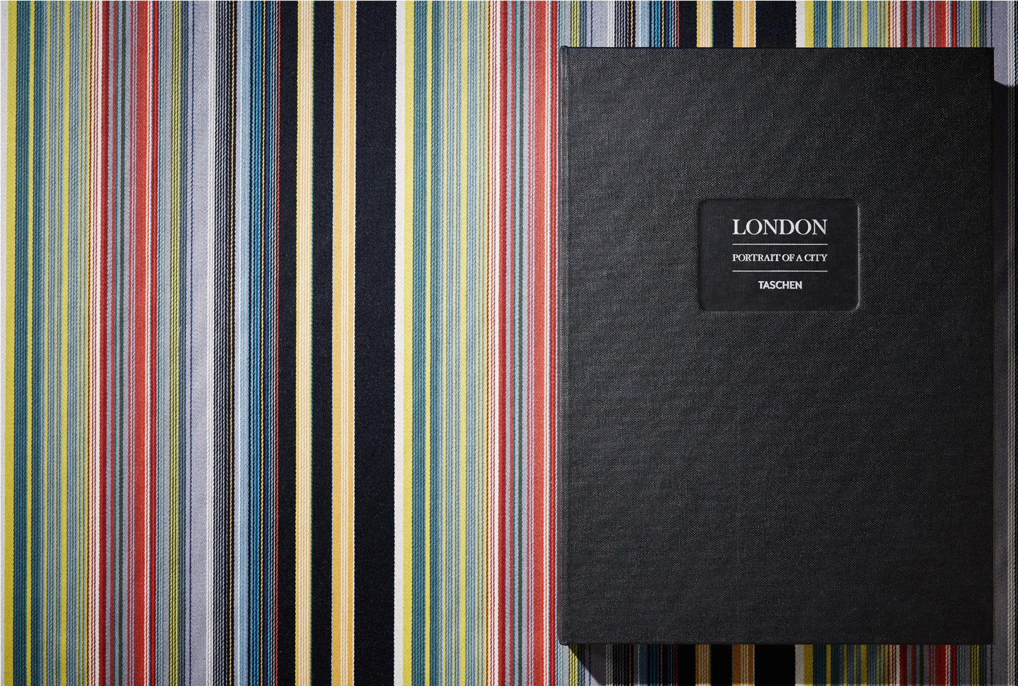 London. Portrait of a City, Paul Smith Edition No. 1–500 ‘Piccadilly Circus’ (German, French, English)