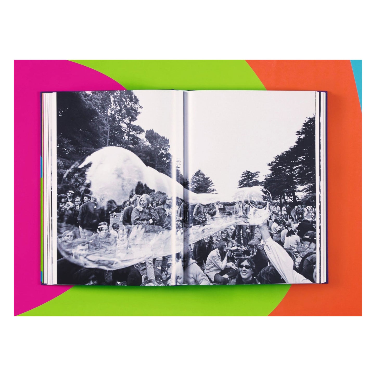 Tom Wolfe. The Electric Kool-Aid Acid Test. Photographs by Lawrence Schiller & Ted Streshinsky (English)