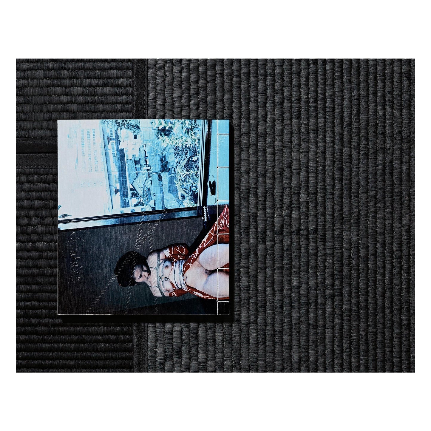 Araki. Bondage (German, French, English)