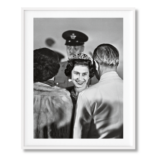 Her Majesty. Vivienne Westwood Edition No. 1–500. Harry Benson ‘Royal Greeting’ (German, French, English)