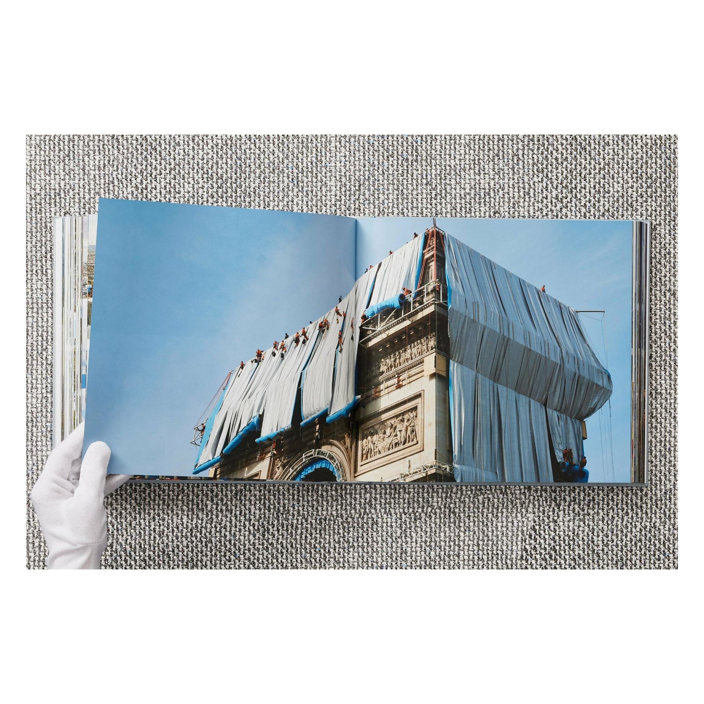 Christo and Jeanne-Claude. L'Arc de Triomphe, Wrapped, by Day. Art Edition No. 1-250 (German, French, English)