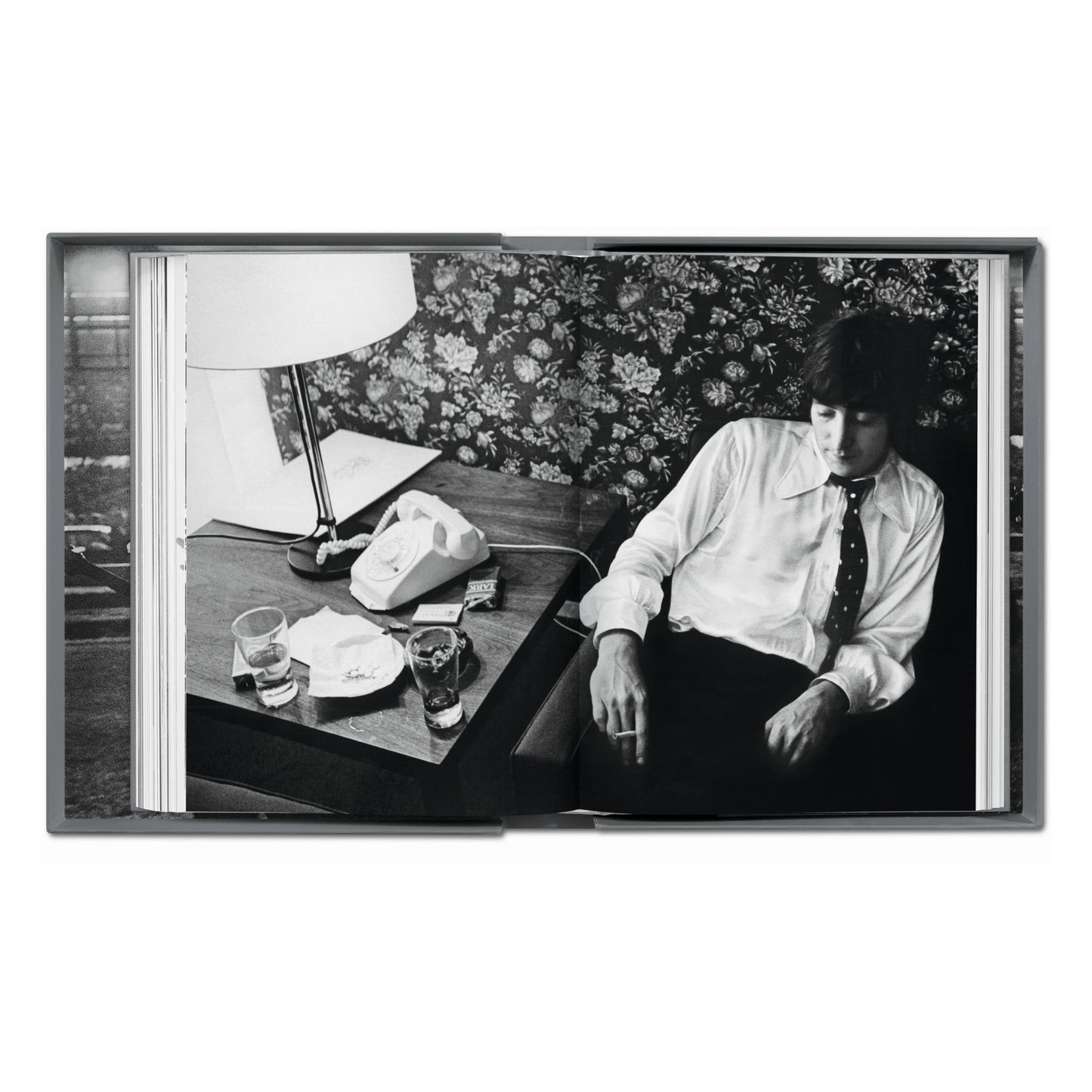 Harry Benson. The Beatles (German, French, English)