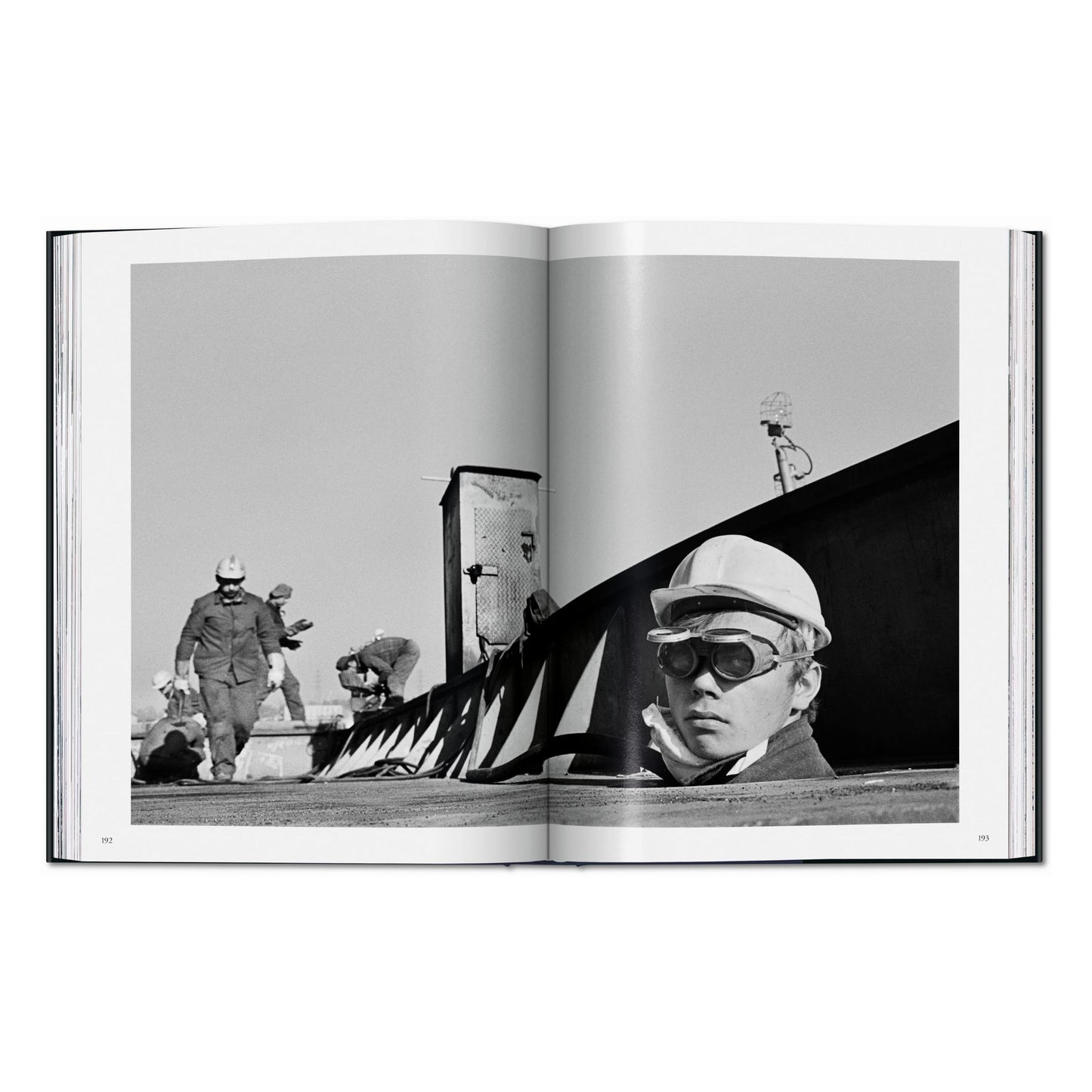 Sebastião Salgado. Trabalhadores. Uma arquelogigia da era industrial (Portuguese)