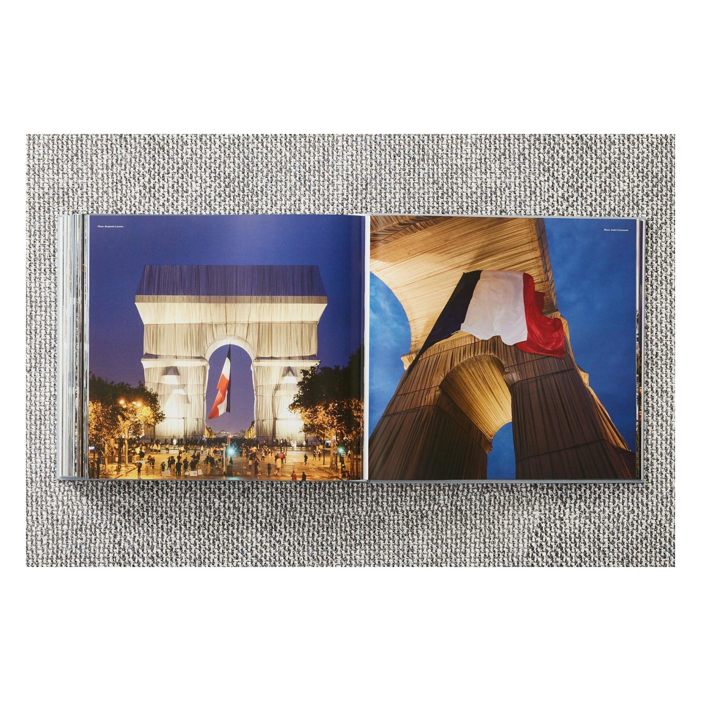 Christo and Jeanne-Claude. L'Arc de Triomphe, Wrapped, by Night. Art Edition No. 251-500 (German, French, English)