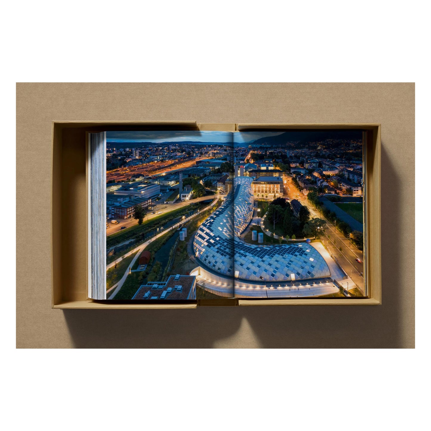 Shigeru Ban. Complete Works 1985–Today. Art Edition ‘Bamboo Gridshell Roof’, 2023 (German, French, English)