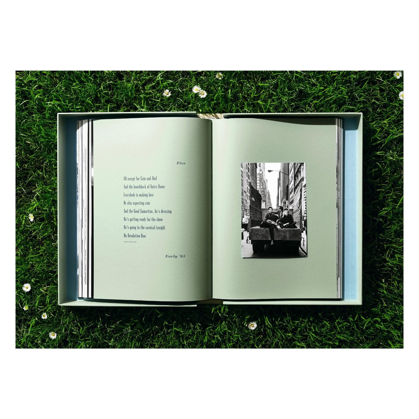 Daniel Kramer. Bob Dylan, Art Edition No. 1–100 ‘Bob Dylan with Dark Glasses, NYC’ (German, French, English) (SA)