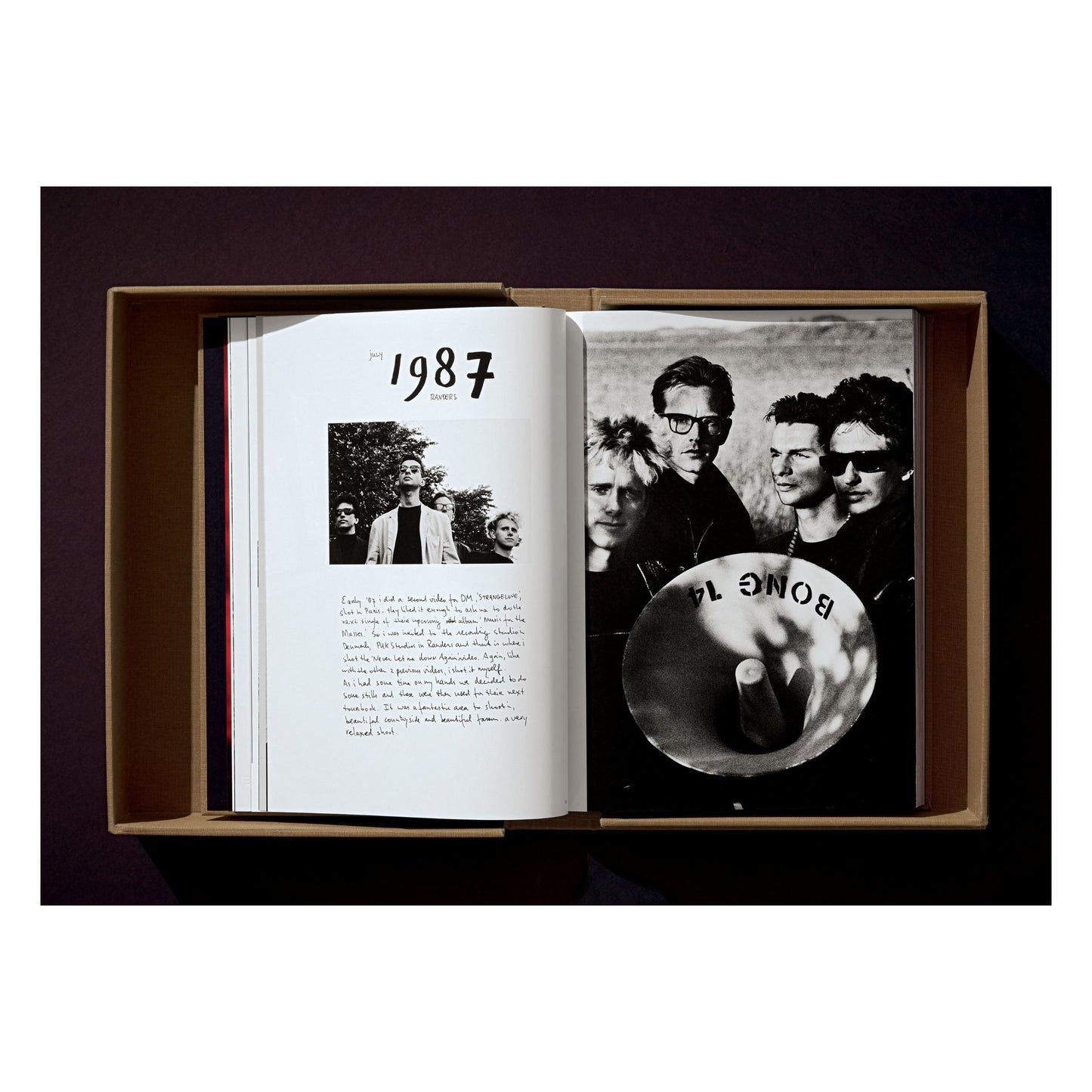 Depeche Mode by Anton Corbijn. Art Edition No. 101–200, 'SOTU, New York, 2008' (German, French, English)
