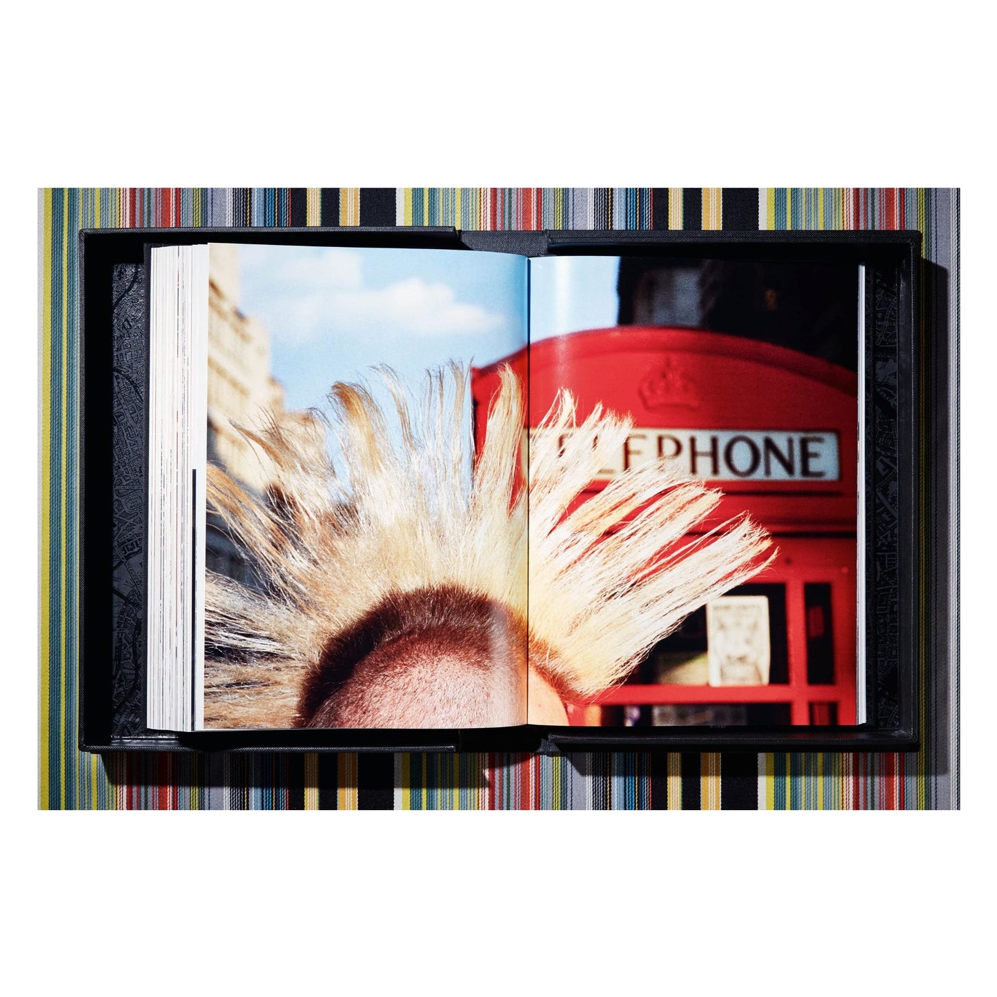 London. Portrait of a City, Paul Smith Edition No. 1–500 ‘Piccadilly Circus’ (German, French, English) (AP)