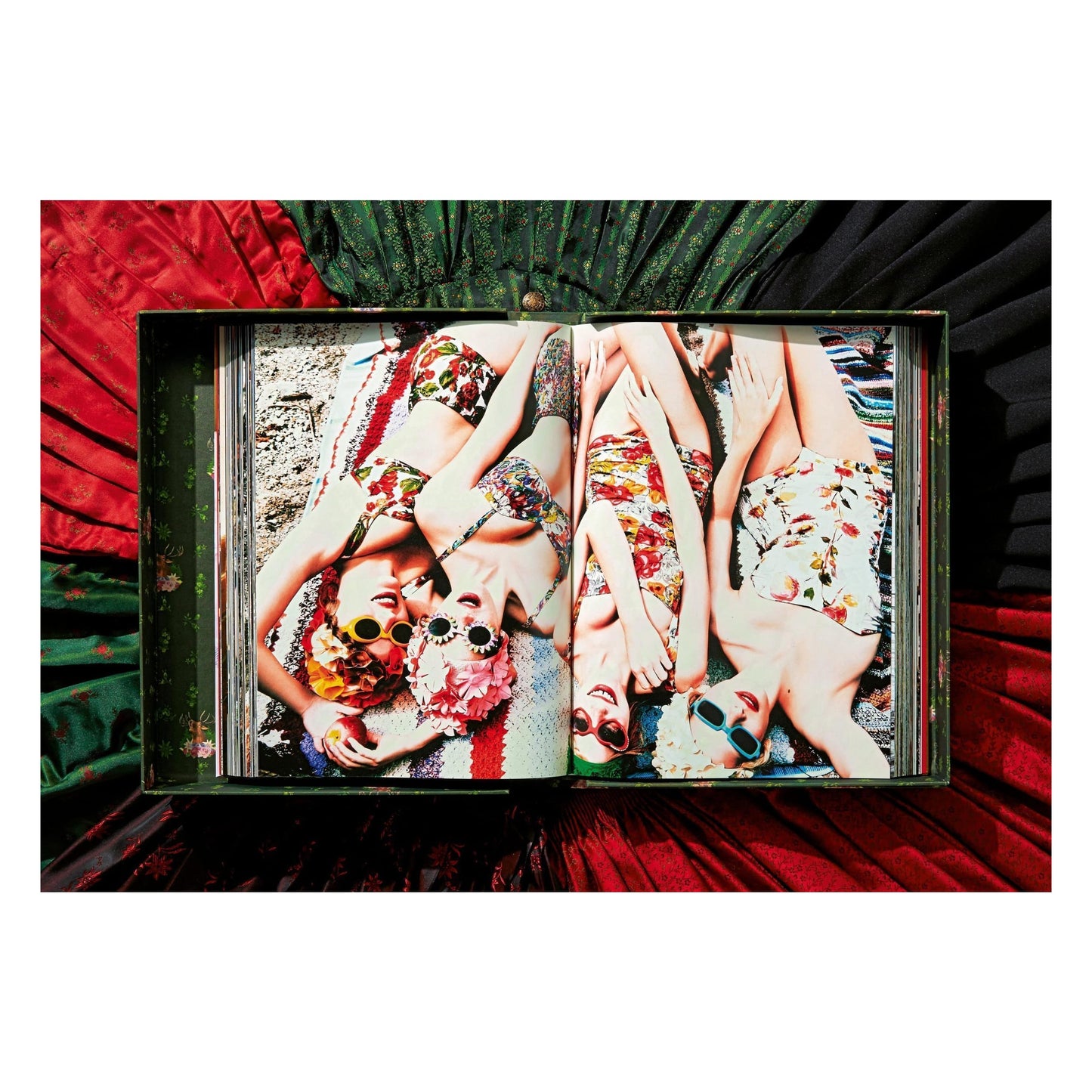 Ellen von Unwerth. Heimat. Art Edition No. 201–300 ‘Spy Device’ (German, French, English)