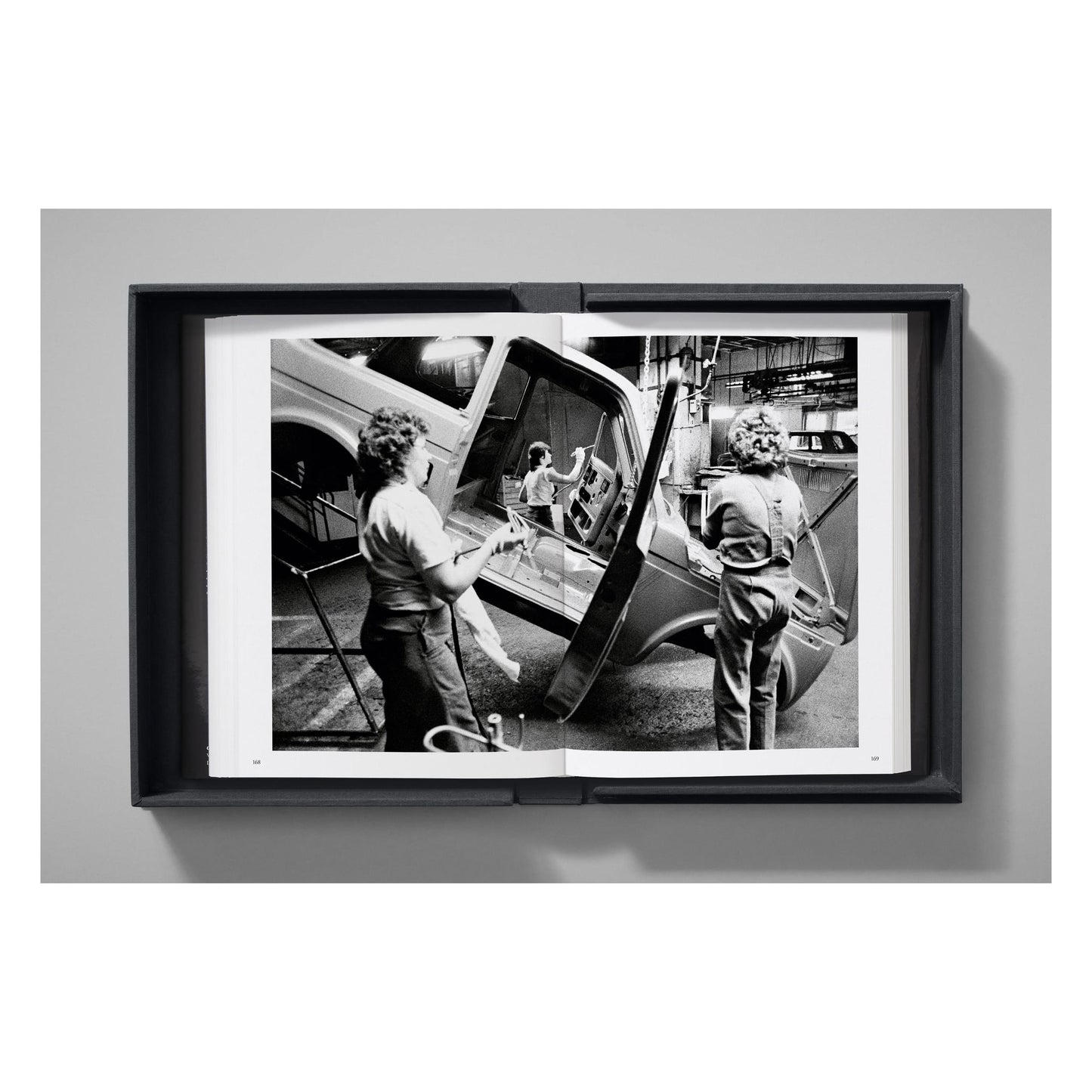 Sebastião Salgado. Workers. Art Edition No. 1–100 ‘Fishermen, Trapani, Italy, 1991’ (English) (SA)