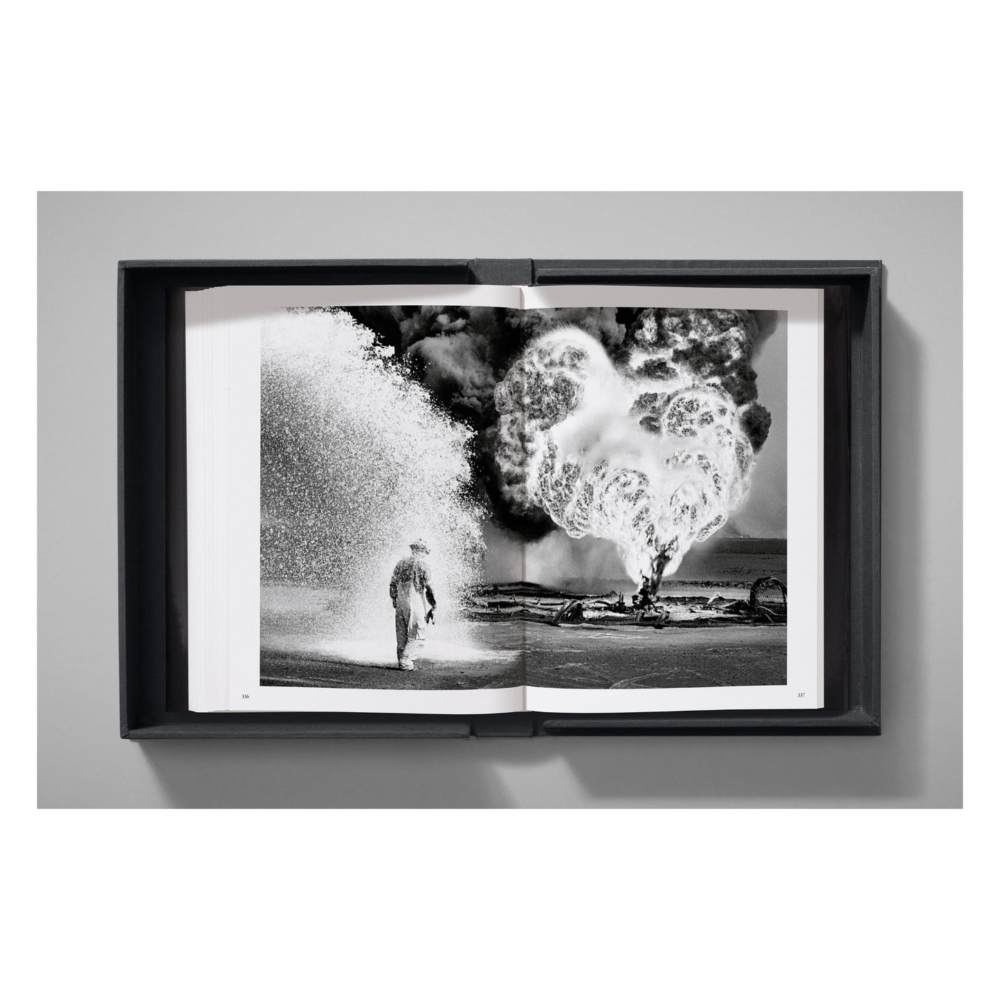 Sebastião Salgado. Workers. Art Edition No. 1–100 ‘Fishermen, Trapani, Italy, 1991’ (English) (SA)