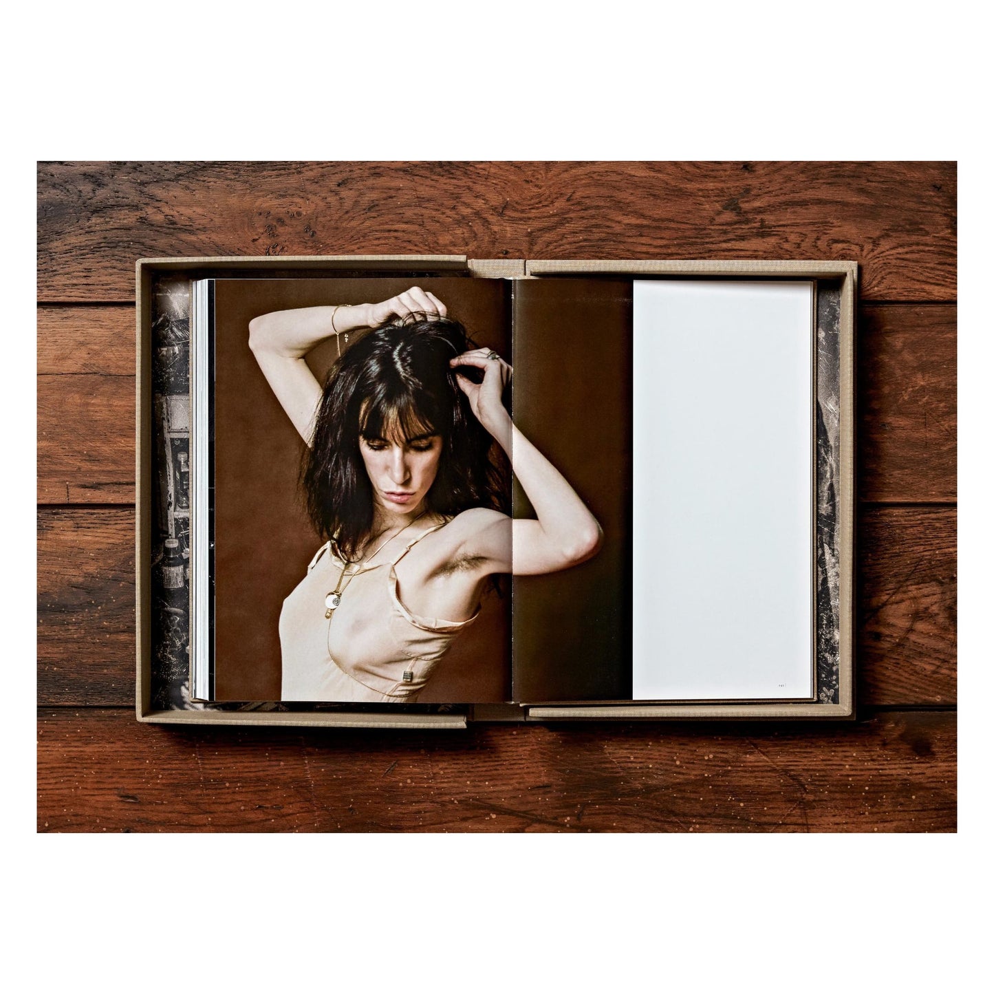 Lynn Goldsmith. Patti Smith. Before Easter After. Art Edition No. 1–100, ‘NYC, 1977’ (English) (SA)