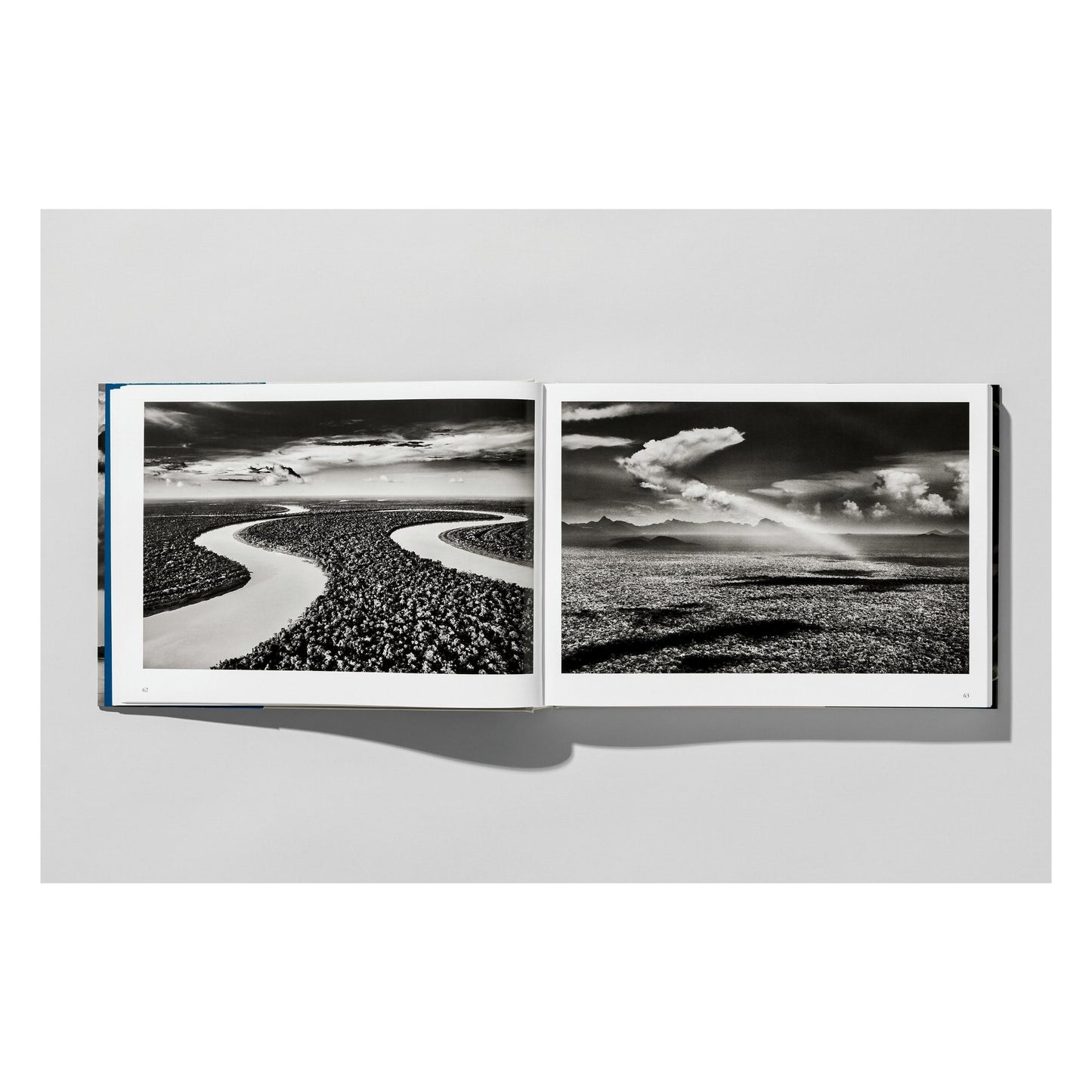 Sebastião Salgado. Amazônia (English)