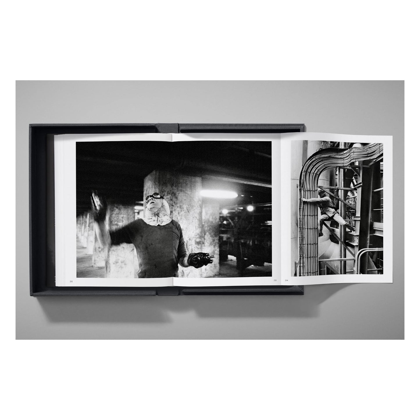 Sebastião Salgado. Workers. Art Edition No. 1–100 ‘Fishermen, Trapani, Italy, 1991’ (English)