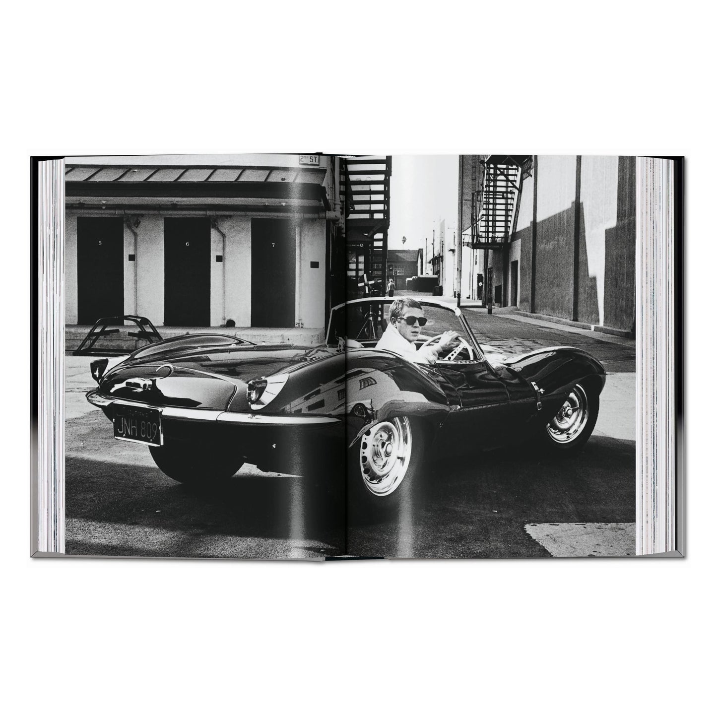 Sports Cars. 45th Ed. (English)