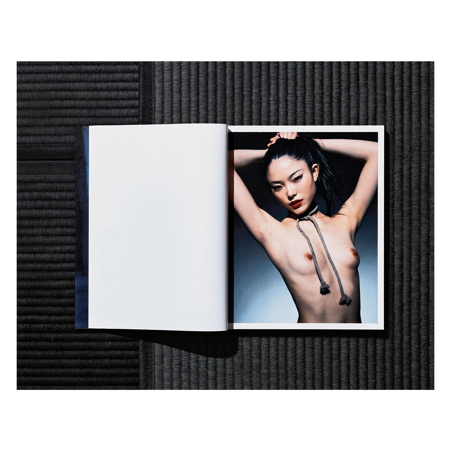 Araki. Bondage (German, French, English)