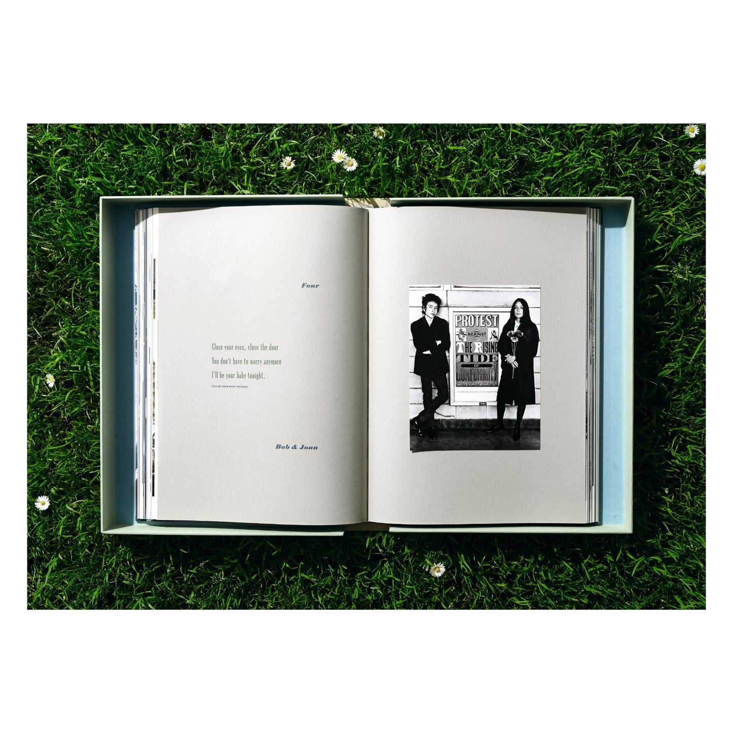 Daniel Kramer. Bob Dylan, Art Edition No. 1–100 ‘Bob Dylan with Dark Glasses, NYC’ (German, French, English) (AP)