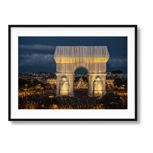 Christo and Jeanne-Claude. L'Arc de Triomphe, Wrapped, by Night. Art Edition No. 251-500 (German, French, English) (AP)