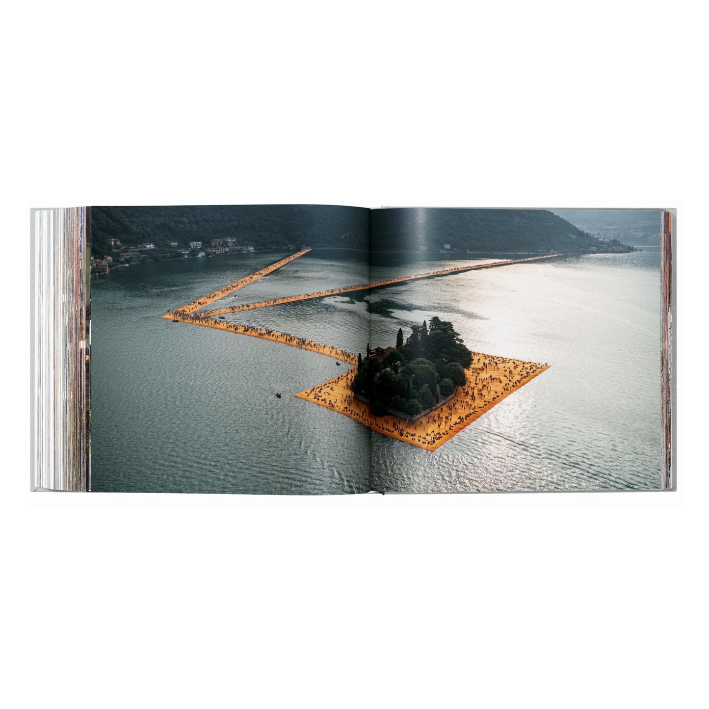 Christo and Jeanne-Claude. The Floating Piers (English, Italian)
