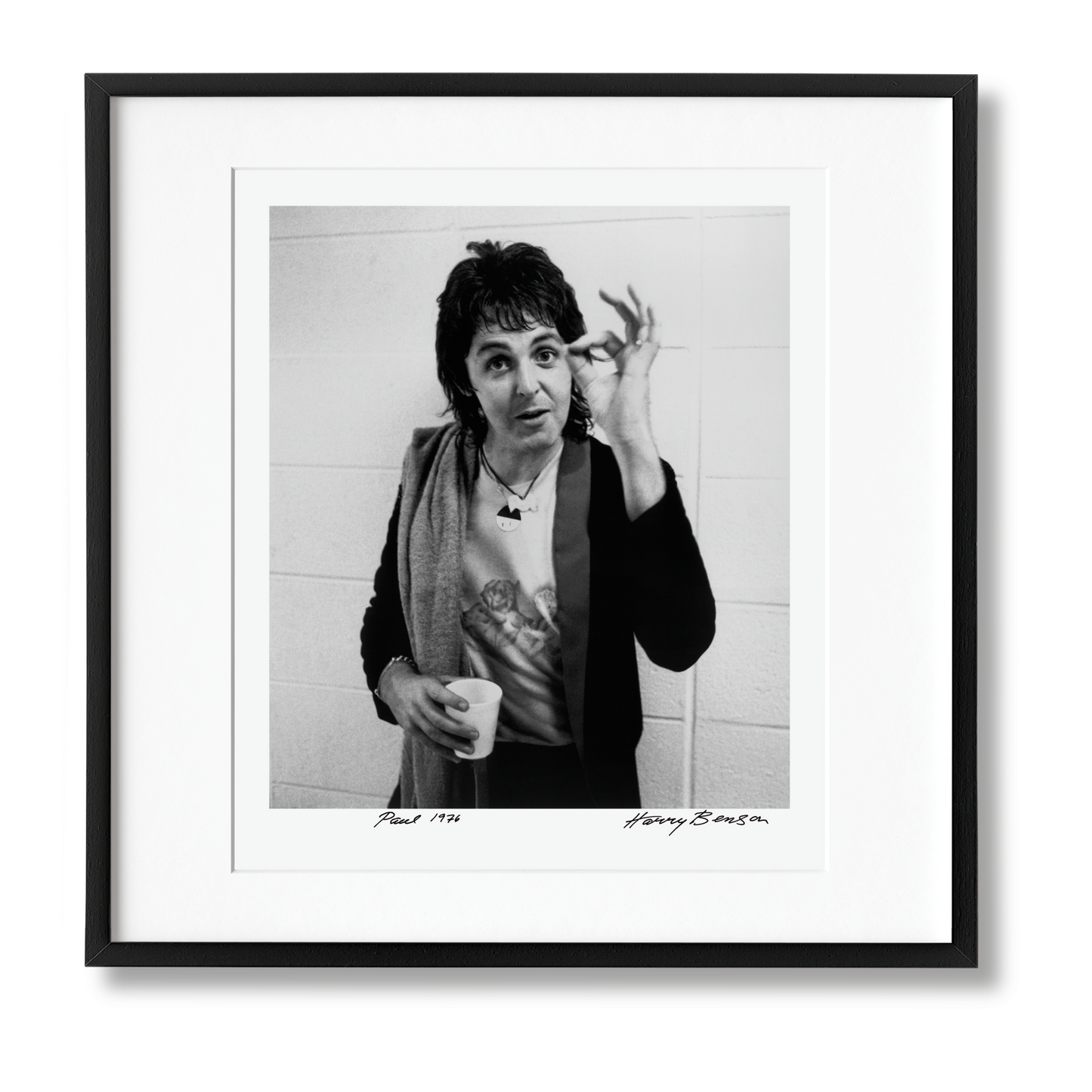 Harry Benson. Paul. Art Edition No. 51–100 ‘Wings Backstage, 1976’ (German, French, English) (AP)