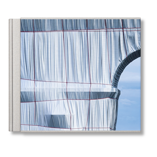 Christo and Jeanne-Claude. L'Arc de Triomphe, Wrapped, Paris (German, French, English) (AP)
