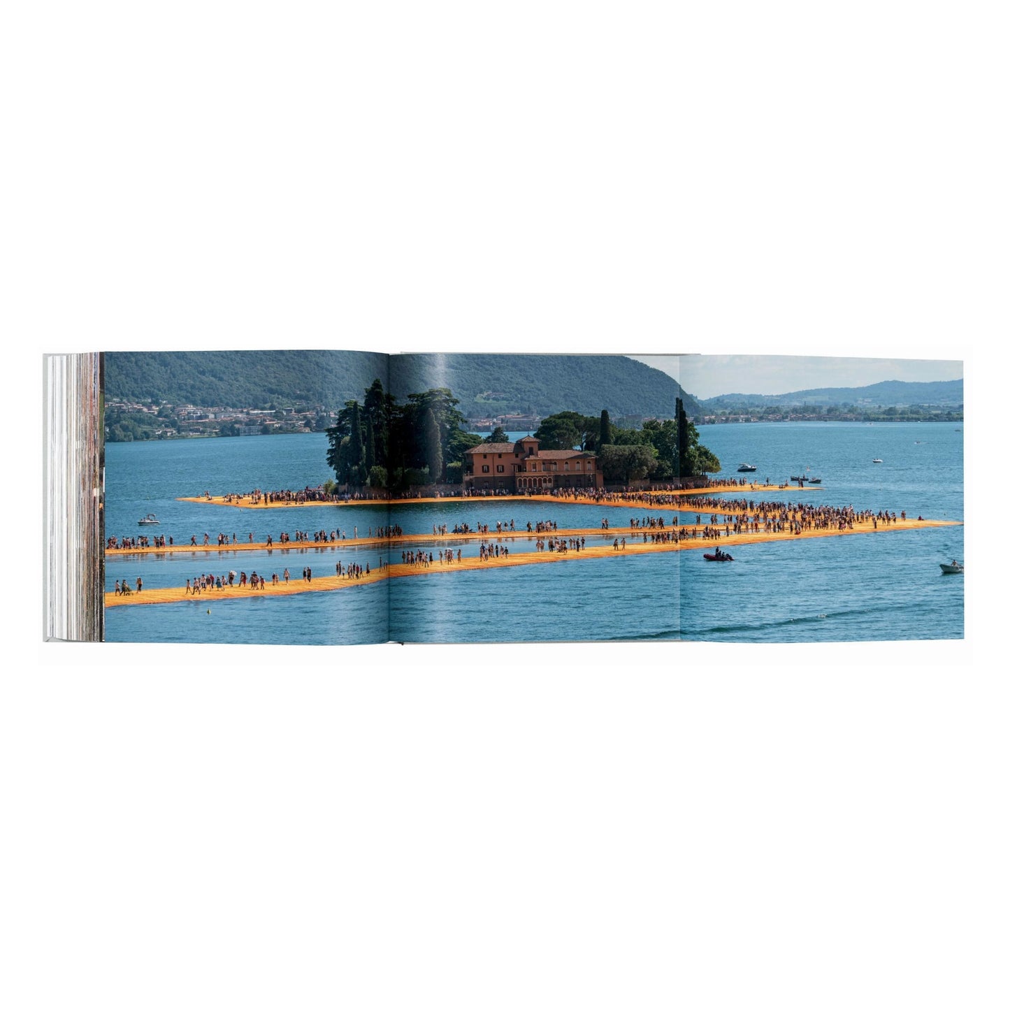Christo and Jeanne-Claude. The Floating Piers (English, Italian)
