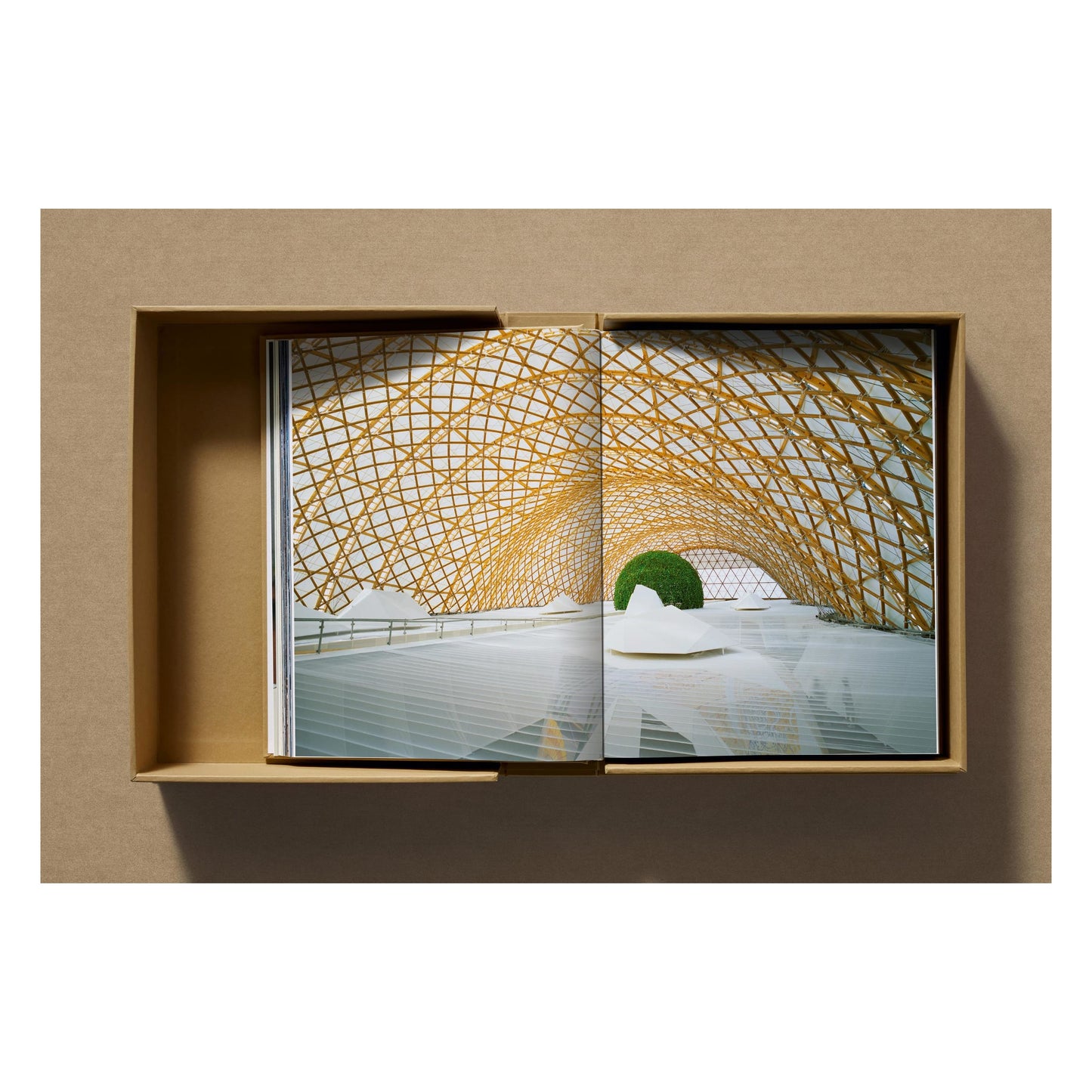 Shigeru Ban. Complete Works 1985–Today. Art Edition ‘Bamboo Gridshell Roof’, 2023 (German, French, English)