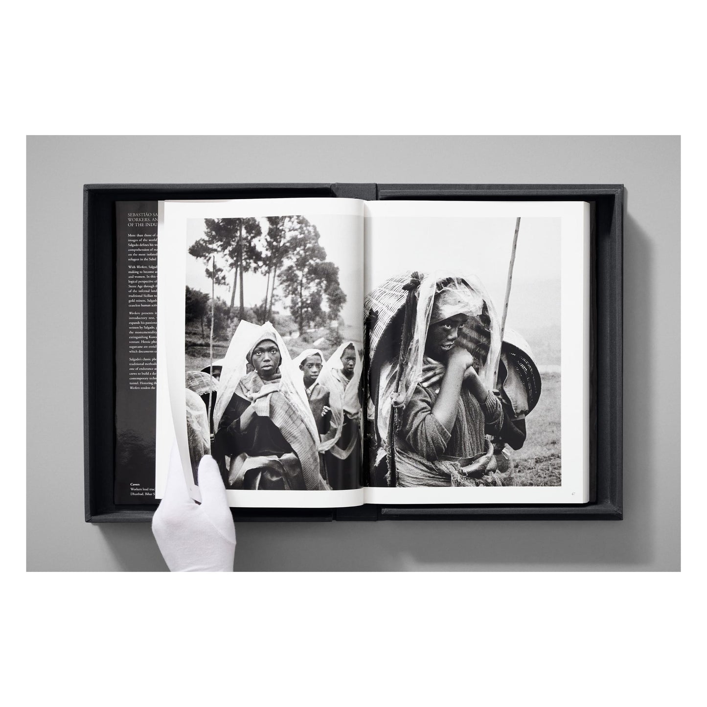 Sebastião Salgado. Workers. Art Edition No. 1–100 ‘Fishermen, Trapani, Italy, 1991’ (English) (SA)
