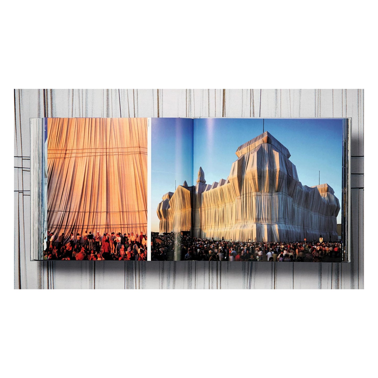 Christo and Jeanne-Claude. Wrapped Reichstag. Berlin 1971–1995 (German, French, English)