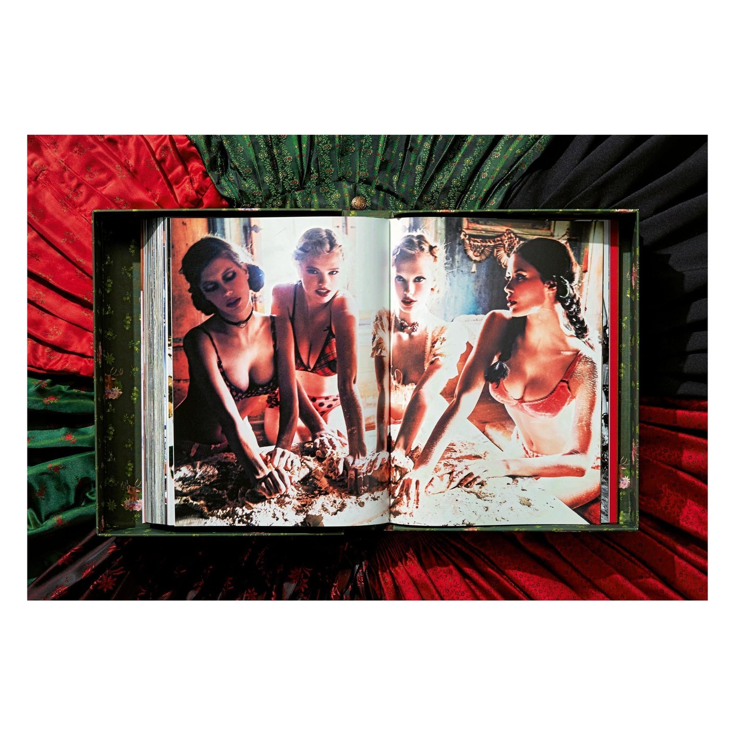 Ellen von Unwerth. Heimat. Art Edition No. 201–300 ‘Spy Device’ (German, French, English)