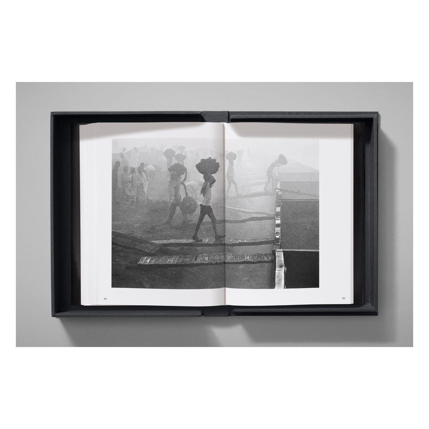 Sebastião Salgado. Workers. Art Edition No. 1–100 ‘Fishermen, Trapani, Italy, 1991’ (English)
