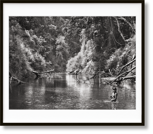 Sebastião Salgado. Amazônia, Art Edition No. 101–200 ‘Young Hatiri Suruwahá bathes in a backwater of the Pretão stream’ (English)