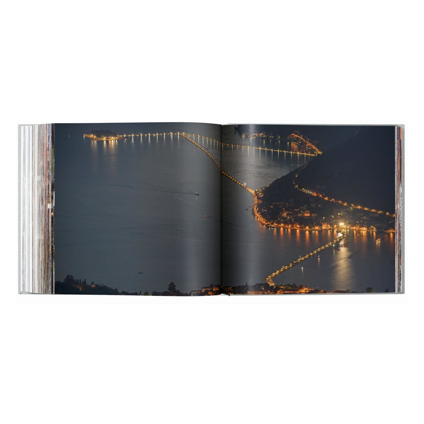 Christo and Jeanne-Claude. The Floating Piers (English, Italian)