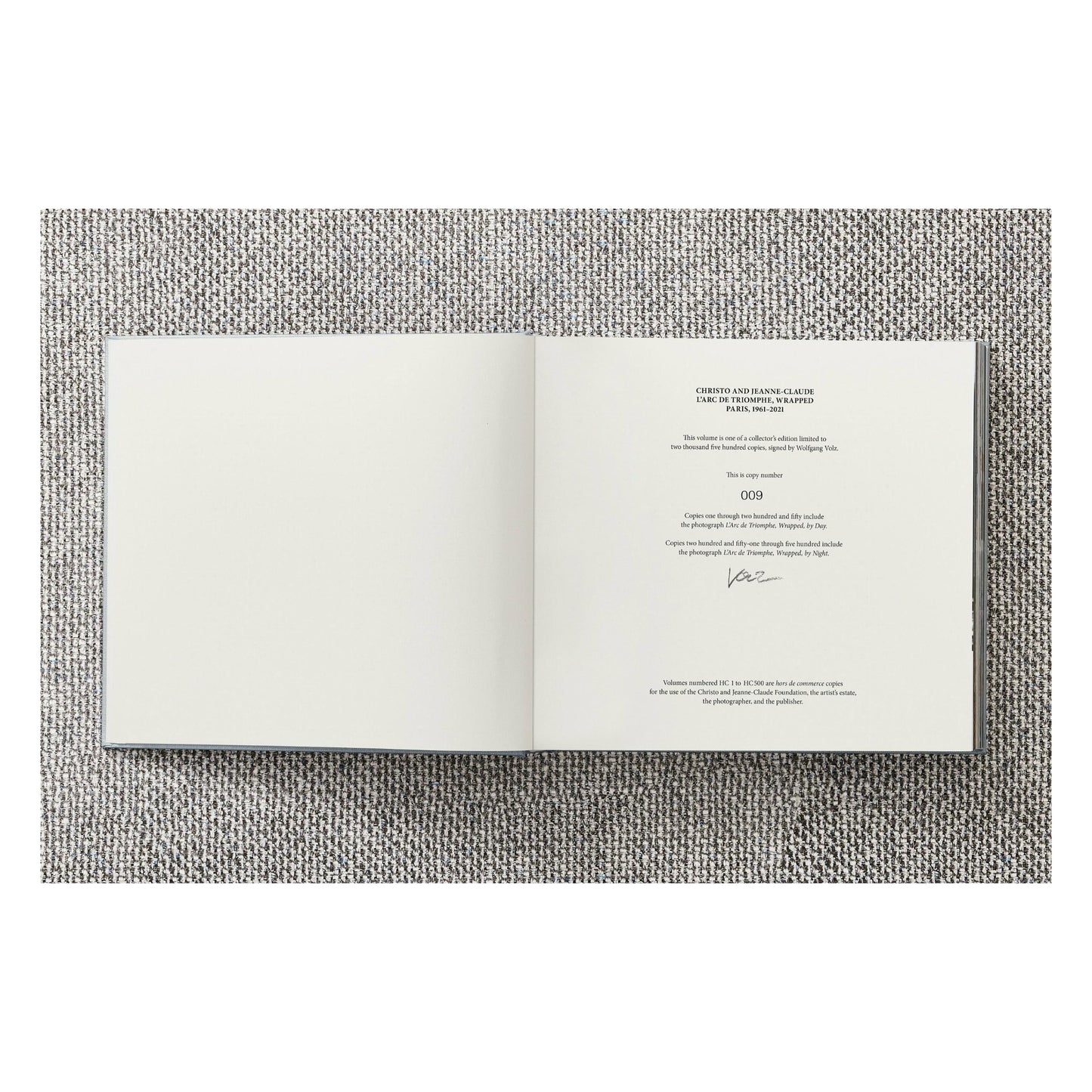 Christo and Jeanne-Claude. L'Arc de Triomphe, Wrapped, by Day. Art Edition No. 1-250 (German, French, English) (SA)
