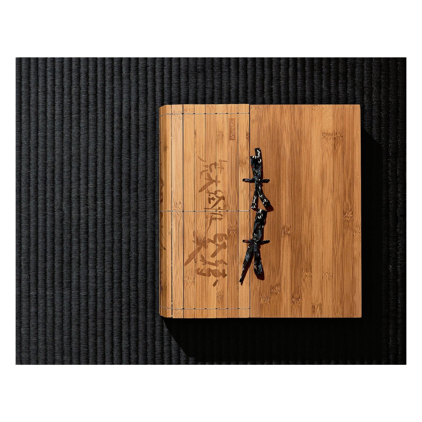 Nobuyoshi Araki. Bondage (German, French, English) (SA)